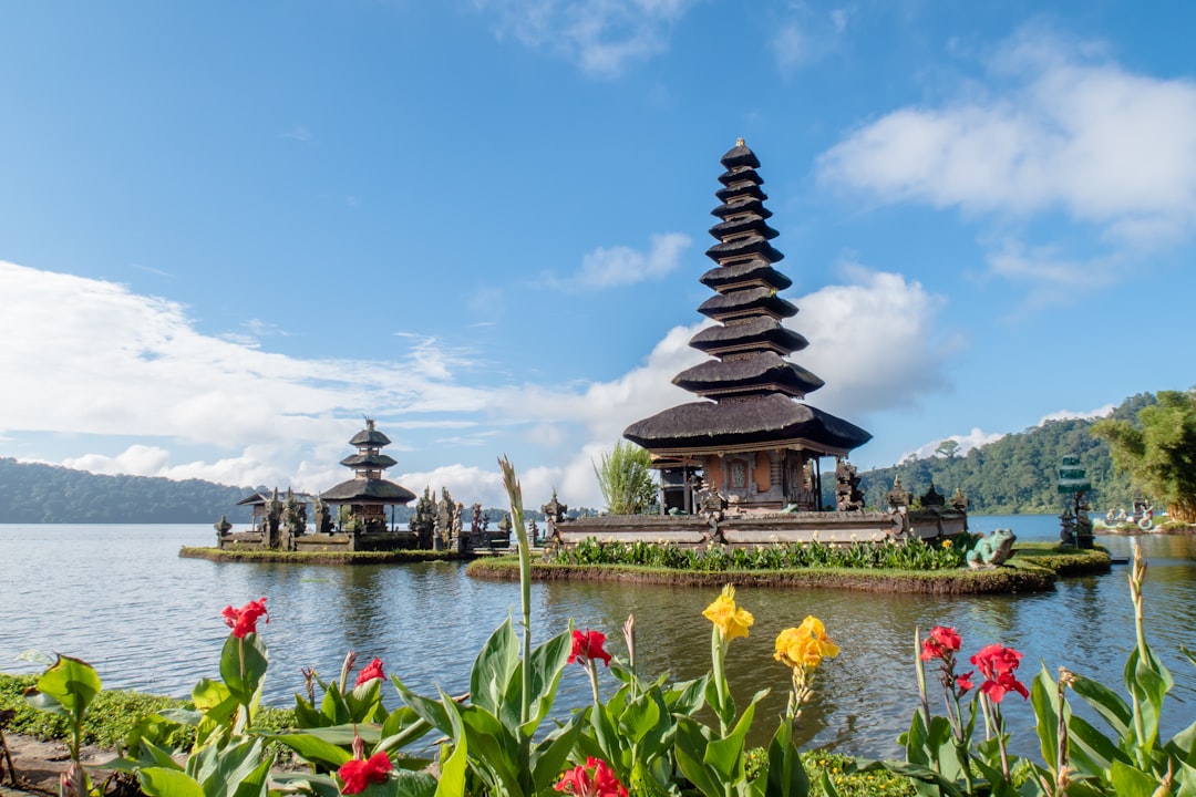 pura-ulun-danu-bratan-indonesia-u-i6h9y50wq